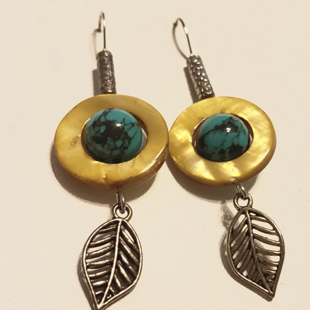 COPY - 3/$25 🌹🌹🌹Beautiful Handmade Earrings🌹🌹🌹 - Picture 2 of 3